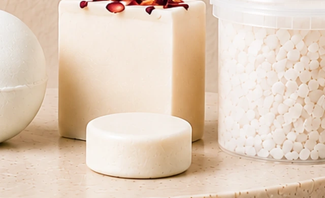 White solid shampoo bar